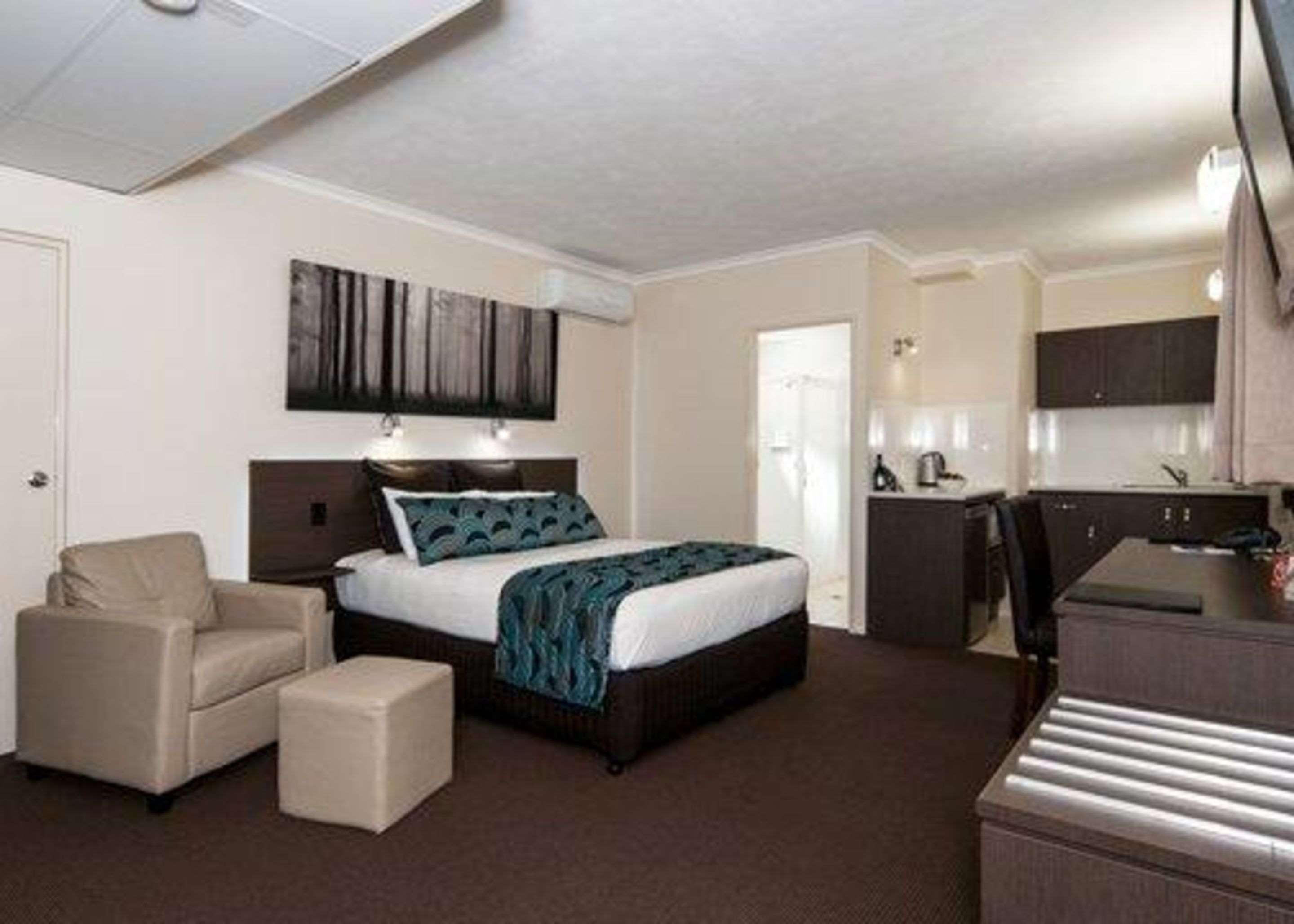 Hotel Quality Robertson Gardens 4*